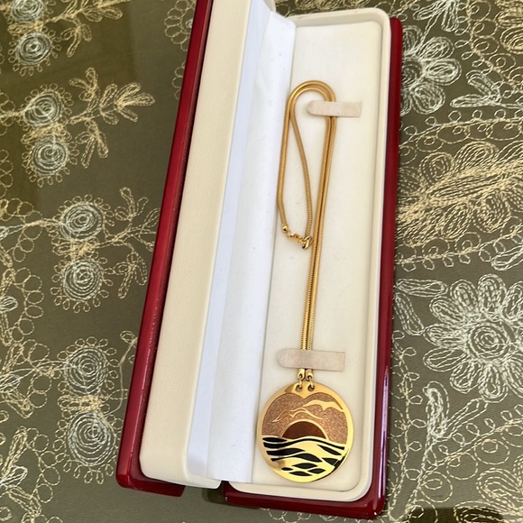 ❤️ De Passille-Sylvestre art enamel pendant, 16 inch chain, vintage, like new - Picture 2 of 12